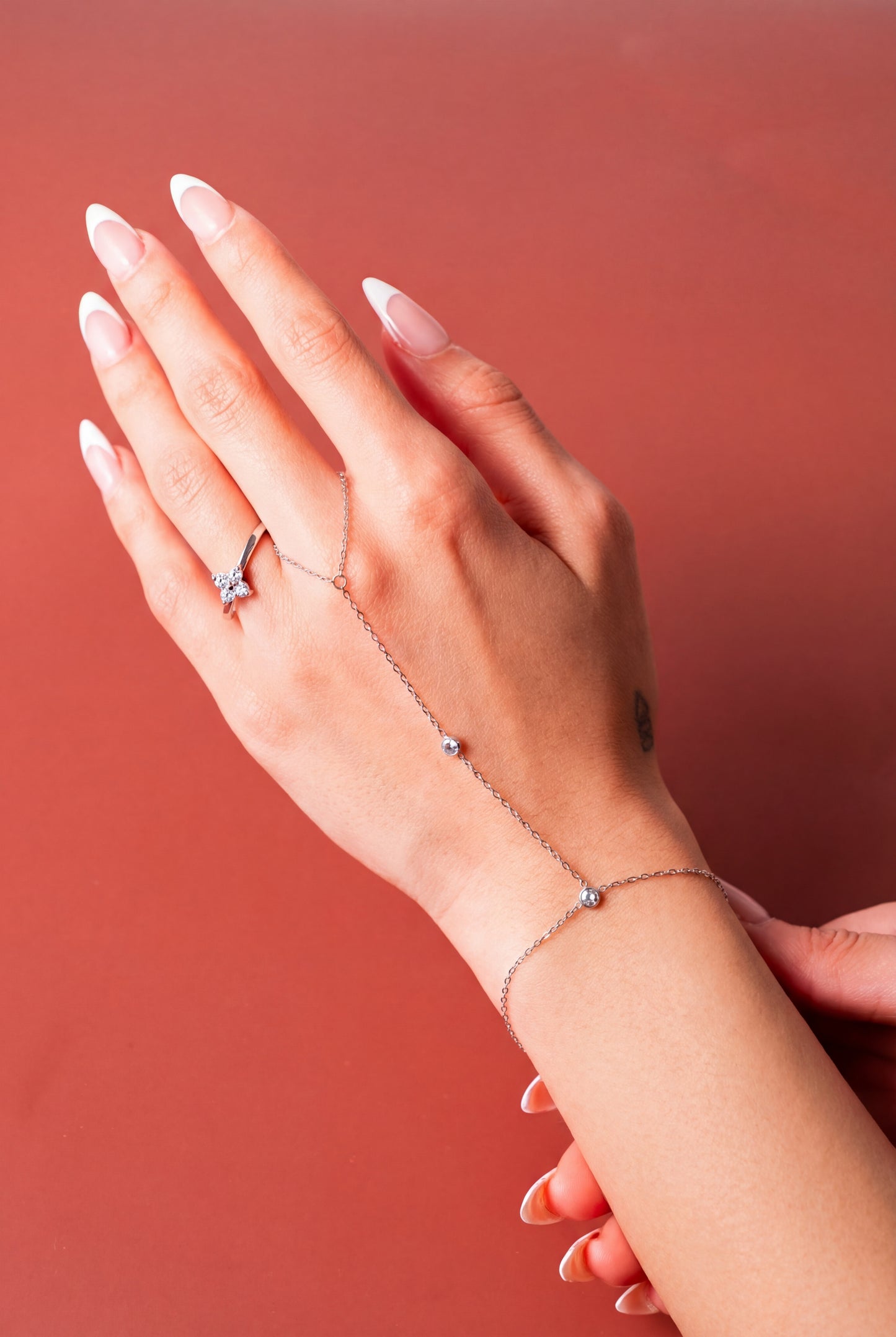 Eliza Handchain